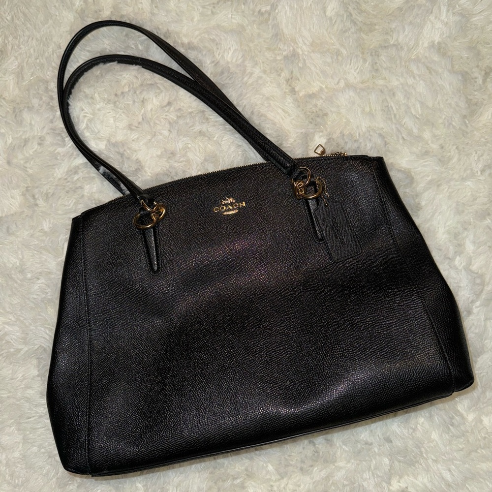 Medium sized coach bag